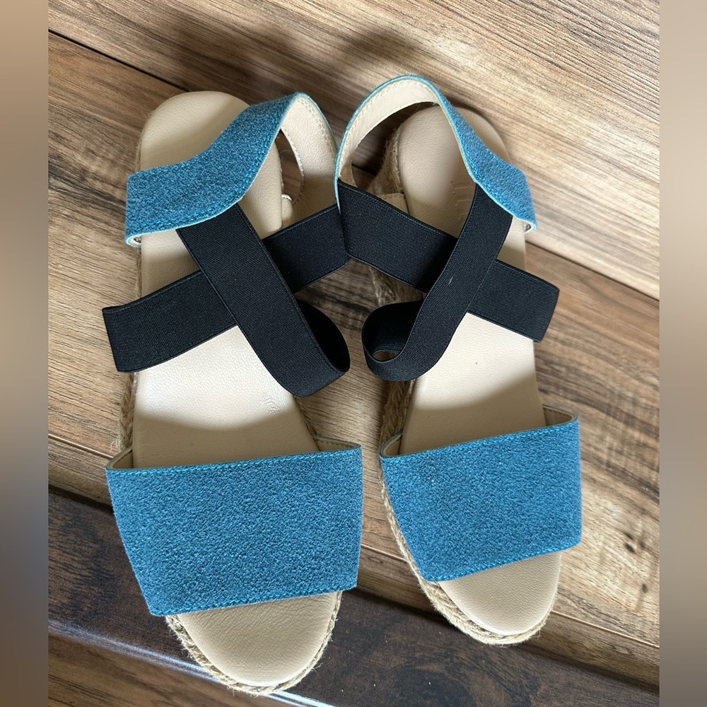 NWOT Blue and Black Women's Sandals size 6.5